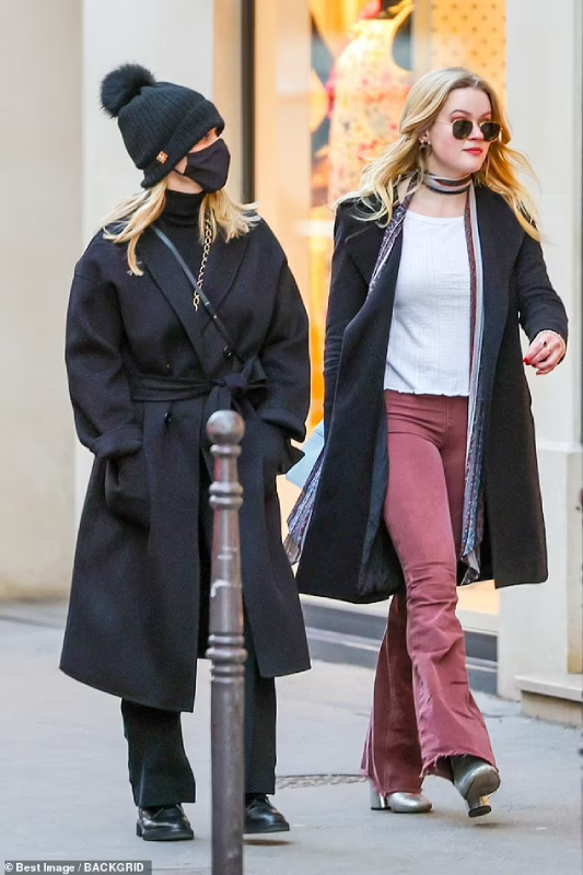 Reese Witherspoon black coat